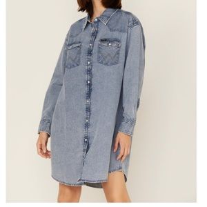 WRANGLER WOMEN'S MEDIUM WASH DENIM LONG SLEEVE WESTERN SNAP SHIRTDRESS Medium